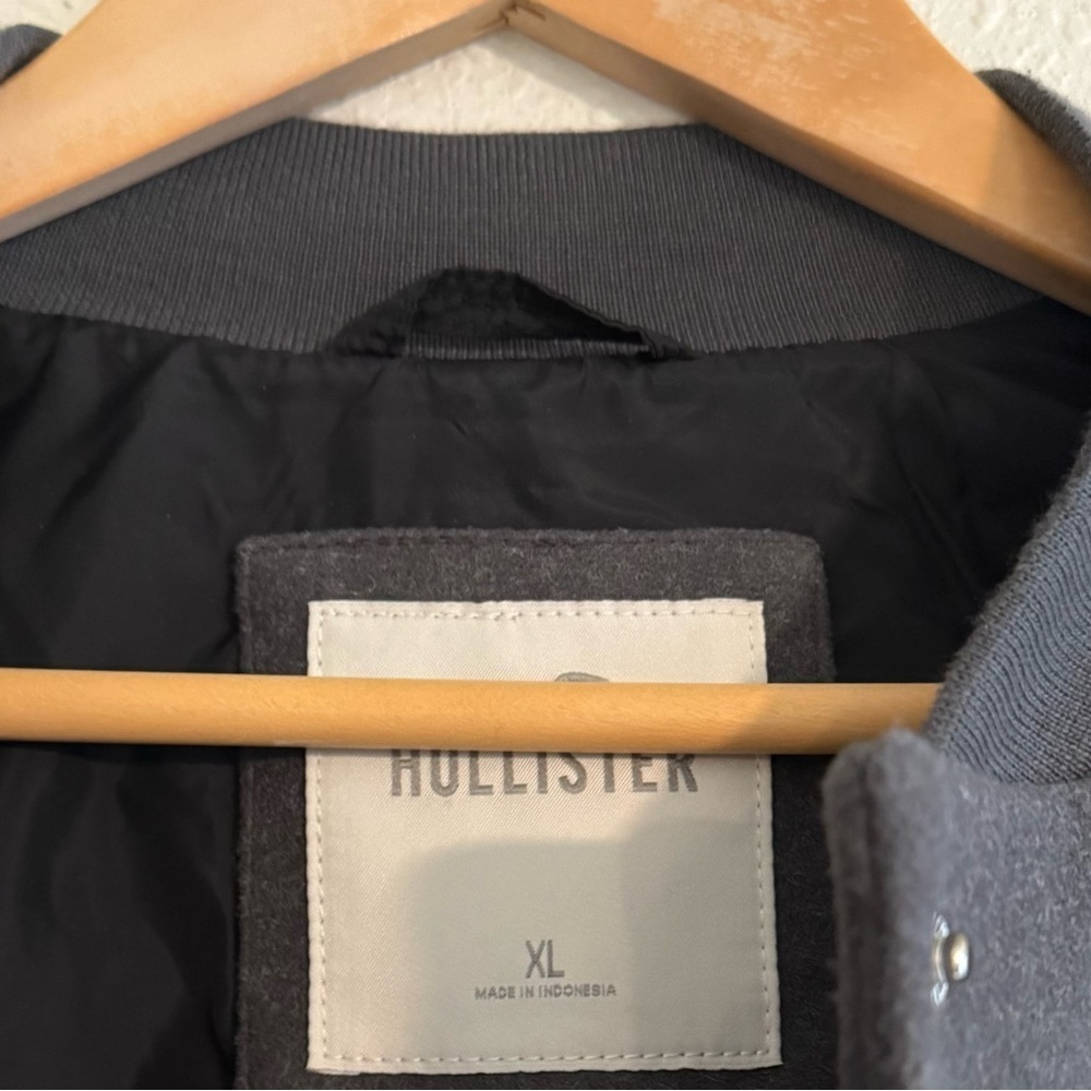 Hollister Bomber Jacket - Picture 4 of 6